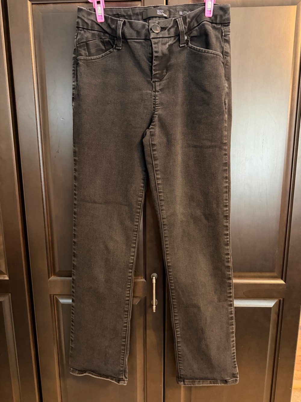 1822 Denim Women’s Straight-Leg Jeans in Washed Black-Brown